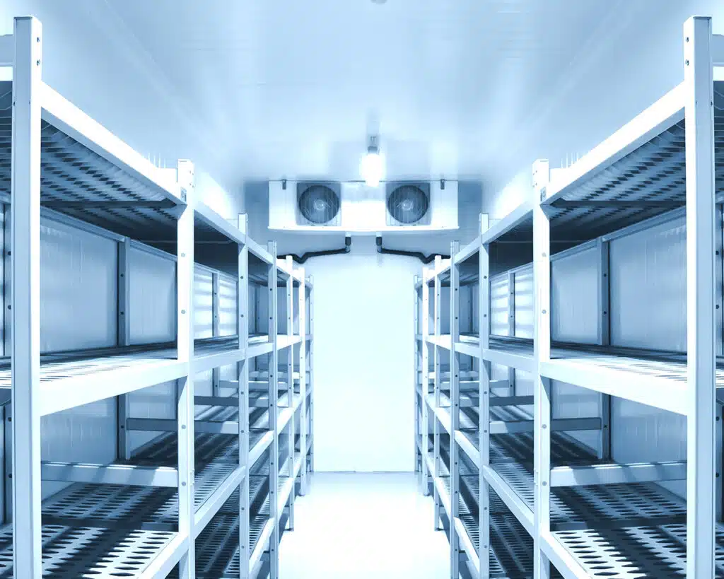 Deze krachtige koelsystemen zijn ideaal voor het koelen van ruimtes tussen -10°C en +5°C. Perfect voor industriële toepassingen en de voedingsindustrie.